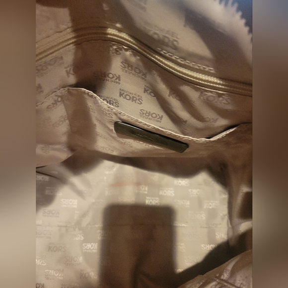 Green Michael kors purse - Picture 6 of 7